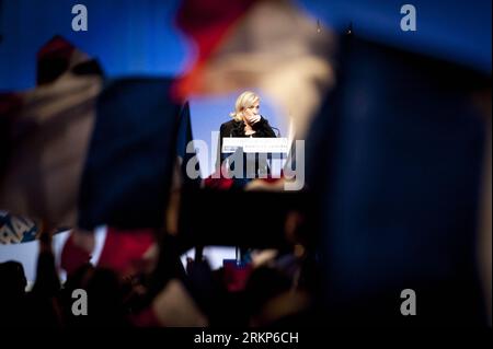 Bildnummer: 57910942  Datum: 17.04.2012  Copyright: imago/Xinhua (120418) -- PARIS, April 18, 2012 (Xinhua) --French presidential candidate and leader of the National Front (FN) Marine Le Pen gives a speech on stage at the Zenith of Paris during a rally in Paris, France, April 17, 2012. Last polls place her third only a few days before the French presidential elections. (Xinhua/Etienne Laurent) FRANCE-PARIS-FN-LE PEN-CAMPAIGN PUBLICATIONxNOTxINxCHN People Politik xda x0x premiumd Wahl Wahlkampf Präsidentschaftswahl 2012 quer      57910942 Date 17 04 2012 Copyright Imago XINHUA  Paris April 18 Stock Photo