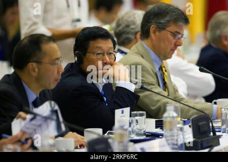 Bildnummer: 57914688 Datum: 19.04.2012 Copyright: imago/Xinhua (120420) -- PUERTO VALLARTA, 20 aprile 2012 (Xinhua) -- il ministro del commercio cinese Chen Deming (2nd L) partecipa alla riunione ministeriale del commercio del G20 nella città costiera del Pacifico del Messico di Puerto Vallarta, il 19 aprile 2012. Giovedì i ministri del commercio del G20 hanno iniziato una riunione di due giorni a Puerto Vallarta per discutere le misure di promozione del commercio internazionale. (Xinhua/Zhang Jiayang) (dtf) MESSICO-PUERTO VALLARTA-G20-TRADE MINISTER PUBLICATIONxNOTxINxCHN People Politik G 20 Handelsministertreffen xjh x0x premiumd 2012 quer 57914688 Data 19 04 2 Foto Stock