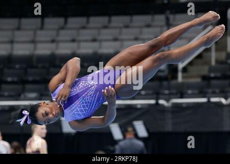 San Jose, California, USA. 25 agosto 2023. Simone Biles (224) prima della competizione agli Xfinity U.S. Gymnastics Championships 2023 al SAP Center di San Jose, California, venerdì 25 agosto 2023. (Immagine di credito: © David G. McIntyre/ZUMA Press Wire) SOLO USO EDITORIALE! Non per USO commerciale! Foto Stock