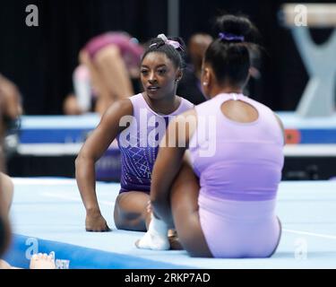 San Jose, California, USA. 25 agosto 2023. Simone Biles (224) prima della competizione agli Xfinity U.S. Gymnastics Championships 2023 al SAP Center di San Jose, California, venerdì 25 agosto 2023. (Immagine di credito: © David G. McIntyre/ZUMA Press Wire) SOLO USO EDITORIALE! Non per USO commerciale! Foto Stock