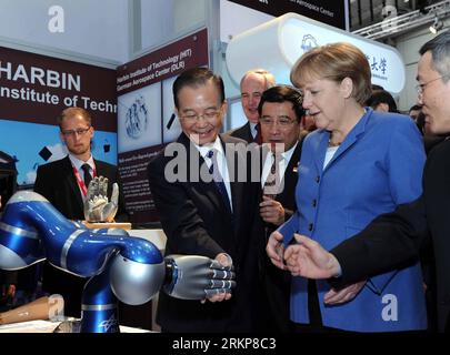 Bildnummer: 57925598  Datum: 23.04.2012  Copyright: imago/Xinhua (120423) -- HANNOVER, April 23, 2012 (Xinhua) -- Chinese Premier Wen Jiabao (2nd L)and German Chancellor Angela Merkel together visit a Chinese exhibition booth at the 2012 Hannover Messe in Hannover, Germany, April 23, 2012. Wen and Merkel also attend the opening ceremony of the Chinese central pavilion here on Monday. (Xinhua/Rao Aimin)(hdt) GERMANY-HANNOVER MESSE-WEN JIABAO-CHINESE PAVILION PUBLICATIONxNOTxINxCHN People Politik premiumd xns x0x 2012 quer      57925598 Date 23 04 2012 Copyright Imago XINHUA  Hanover April 23 20 Stock Photo