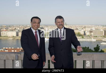 Bildnummer: 57944465  Datum: 30.04.2012  Copyright: imago/Xinhua (120430) -- BUDAPEST, April 30, 2012 (Xinhua) -- Chinese Vice Premier Li Keqiang (L) meets with Hungarian Acting President Laszlo Kover in Budapest, Hungary, April 30, 2012. (Xinhua/Huang Jingwen) (lfj) HUNGARY-CHINA-LI KEQIANG-KOVER-MEETING PUBLICATIONxNOTxINxCHN Politik People x0x xub 2012 quer      57944465 Date 30 04 2012 Copyright Imago XINHUA  Budapest April 30 2012 XINHUA Chinese Vice Premier left Keqiang l Meets With Hungarian Acting President Laszlo  in Budapest Hungary April 30 2012 XINHUA Huang Jingwen  Hungary China l Foto Stock