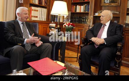 Bildnummer: 57995633  Datum: 16.05.2012  Copyright: imago/Xinhua (120516) -- ATHENS, May. 16, 2012 (Xinhua) -- Greek President Karolos Papoulias (R) meets with Panayiotis Pikrammenos at the Presidential Palace in Athens, Greece, May 16, 2012. Greek senior judge Panayiotis Pikrammenos was officially appointed Wednesday afternoon by Greek President Karolos Papoulias as designate Prime Minister of the caretaker government to lead the country to a second round of national polls, most likely in June 17. (Xinhua/Giorgos Kontarinis/pool)(zyw) GREEK-ATHENS-CARETAKER PM-PIKRAMMENOS PUBLICATIONxNOTxINxC Stock Photo