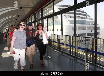 Bildnummer: 57995663  Datum: 16.05.2012  Copyright: imago/Xinhua (120516) -- SHANGHAI, May 16, 2012 (Xinhua) -- Tourists leave Costa Victoria, a cruise ship owned by Costa Cruises, to go through entry procedures at Wusongkou International Cruise Port (WICP) in east China s Shanghai Municipality, May 16, 2012. Costa Victoria will be the first overseas cruise ship to use WICP as its home port since WICP officially began its service on October 15, 2011. (Xinhua/Pei Xin) (lmm) CHINA-SHANGHAI-WUSONGKOU INTERNATIONAL CRUISE PORT-COSTA VICTORIA-ARRIVAL (CN) PUBLICATIONxNOTxINxCHN Wirtschaft Transport Stock Photo