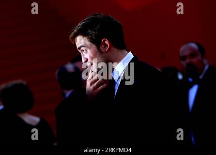 Bildnummer: 58022890  Datum: 23.05.2012  Copyright: imago/Xinhua (120523) -- CANNES, May 23, 2012 (Xinhua) -- British actor Robert Pattinson arrives on the red carpet for the premiere of the film On The Road at the 65th Cannes Film Festival in Cannes, southern France, May 23, 2012. (Xinhua/Gao Jing) FRANCE-CANNES-FILM FESTIVAL-ON THE ROAD-PREMIERE PUBLICATIONxNOTxINxCHN Kultur Entertainment People Film 65. Internationale Filmfestspiele Cannes Filmpremiere Premiere Porträt xns x0x 2012 quer      58022890 Date 23 05 2012 Copyright Imago XINHUA  Cannes May 23 2012 XINHUA British Actor Robert Patt Stock Photo