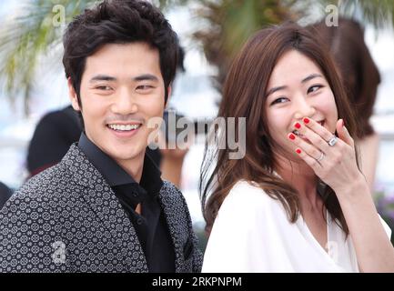 Bildnummer: 58036416  Datum: 26.05.2012  Copyright: imago/Xinhua (120526) -- CANNES, May 26, 2012 (Xinhua) -- South Korean actor Kim Kang-woo (L) and actress Kim Hyo-jin pose during the photocall for film The Taste of Money at the 65th Cannes Film Festival, in Cannes, France, May 26, 2012. (Xinhua/Gao Jing) (jl) FRANCE-CANNES-FILM FESTIVAL-PHOTOCALL-THE TASTE OF MONEY PUBLICATIONxNOTxINxCHN Kultur Entertainment People Film 65. Internationale Filmfestspiele Cannes Photocall x0x xsk 2012 quer Aufmacher premiumd      58036416 Date 26 05 2012 Copyright Imago XINHUA  Cannes May 26 2012 XINHUA South Stock Photo