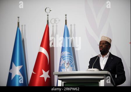 Bildnummer: 58060434 Datum: 01.06.2012 Copyright: imago/Xinhua (120601) - ISTANBUL, 1 giugno 2012 (Xinhua) - il presidente somalo Sharif Sheikh Ahmed parla durante una conferenza stampa dopo la conferenza somala di due giorni a Istanbul, Turchia, 1 giugno 2012. Venerdì il Segretario generale delle Nazioni Unite Ban Ki-Moon ha esortato la Somalia a porre fine al periodo di transizione entro la fine di agosto di quest’anno, impegnando il pieno sostegno delle Nazioni Unite al paese devastato dalla guerra. (Xinhua/ma Yan) CONFERENZA TURCHIA-ISTANBUL-SOMALIA PUBLICATIONxNOTxINxCHN People Politik Premiumd xns x0x 2012 quer 58060434 Data 01 06 2012 Copyright Imago XINHUA Liverb Foto Stock