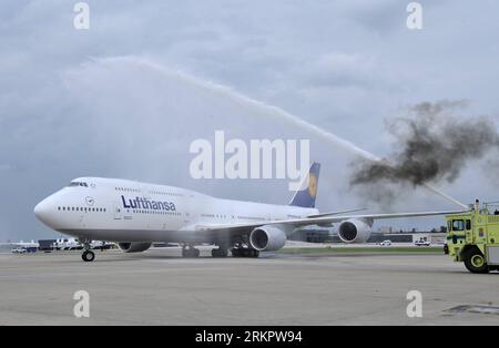 Bildnummer: 58060721  Datum: 01.06.2012  Copyright: imago/Xinhua (120601) -- WASHINGTON, June 1, 2012 (Xinhua) -- A Lufthansa s Boeing 747-8 Intercontinental passenger jet arrives at Dulles International Airport outside Washington D.C., June 1, 2012. Lufthansa on Friday completed the world s first passenger flight with a Boeing 747-8 Intercontinental, from Frankfurt to Washington D.C.. (Xinhua/Zhang Jun) U.S.-WASHINGTON-LUFTHANSA-BOEING 747-8 PUBLICATIONxNOTxINxCHN Wirtschaft Gesellschaft Verkehr Luftfahrt Flugzeug xda x0x premiumd 2012 quer      58060721 Date 01 06 2012 Copyright Imago XINHUA Stock Photo