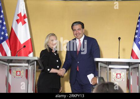 Bildnummer: 58073859  Datum: 05.06.2012  Copyright: imago/Xinhua (120606) -- BATUMI, June 6, 2012 (Xinhua) -- Georgian President Mikheil Saakashvili (R) and visiting US Secretary of State Hillary Clinton hold a press conference at the Public Service Hall in Batumi, Georgia, June 5, 2012. (Xinhua/Yi Gaochao)(ctt) GEORGIA-US-CLINTON-VISITING PUBLICATIONxNOTxINxCHN People Politik xjh x0x premiumd 2012 quer      58073859 Date 05 06 2012 Copyright Imago XINHUA  Batumi June 6 2012 XINHUA Georgian President Mikheil Saakashvili r and Visiting U.S. Secretary of State Hillary Clinton administration Hold Stock Photo