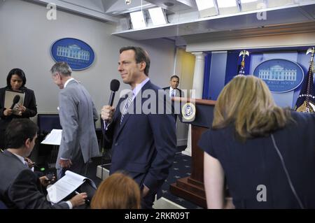 Bildnummer: 58083952 Datum: 08.06.2012 Copyright: imago/Xinhua (120608) -- WASHINGTON D.C., 8 giugno 2012 (Xinhua) -- il presidente degli Stati Uniti Barack Obama partecipa a un briefing stampa presso la sala stampa della Casa Bianca a Washington D.C., capitale degli Stati Uniti, 8 giugno 2012. La ribollente crisi del debito dell’eurozona ha rappresentato una grande minaccia per la ripresa economica degli Stati Uniti, con la regione che rischia di rischiare una nuova recessione, Obama ha detto venerdì. (Xinhua/Zhang Jun) US-WASHINGTON-OBAMA PUBLICATIONxNOTxINxCHN People Politik premiumd x0x xkg 2012 quer 58083952 Data 08 06 2012 Copyright Imago XINHUA Foto Stock