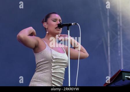 Portsmouth, Regno Unito. 25 agosto 2023. Rachel Agatha Keen, conosciuta con il suo nome d'arte Raye, si esibisce dal vivo sul palco del Victorious Festival. Credito: SOPA Images Limited/Alamy Live News Foto Stock