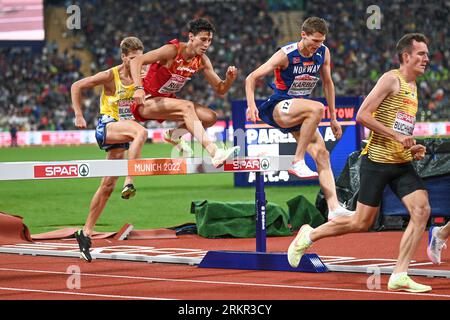 Victor Ruiz (Spagna), Niklas Buchholz (Germania), Tom Erling Karbo (Norvegia). 3000 m. SteepleChase finale. Campionati europei di Monaco 2022 Foto Stock