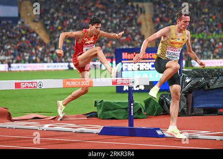 Victor Ruiz (Spagna), Niklas Buchholz (Germania). 3000 m. SteepleChase finale. Campionati europei di Monaco 2022 Foto Stock