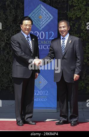 Bildnummer: 58117607  Datum: 18.06.2012  Copyright: imago/Xinhua (120618) -- LOS CABOS, Mexico, June 18, 2012 (Xinhua) -- Chinese President Hu Jintao (L) is welcomed by Mexican President Felipe Calderon as he arrives for the seventh Leaders Summit of the Group of Twenty (G20) in Los Cabos, Mexico, June 18, 2012. (Xinhua/Ma Zhancheng) (ry) MEXICO-LOS CABOS-CHINA-HU JINTAO-G20 SUMMIT PUBLICATIONxNOTxINxCHN People Politik Gipfel Gipfeltreffen G20 G 20 xns x0x 2012 hoch      58117607 Date 18 06 2012 Copyright Imago XINHUA  Los Cabos Mexico June 18 2012 XINHUA Chinese President HU Jintao l IS WELCO Stock Photo