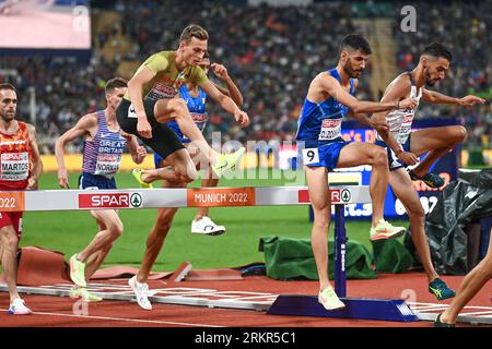 Karl Bebendorf (Germania), Osama Zoghlami (Italia). 3000 m. SteepleChase finale. Campionati europei di Monaco 2022 Foto Stock