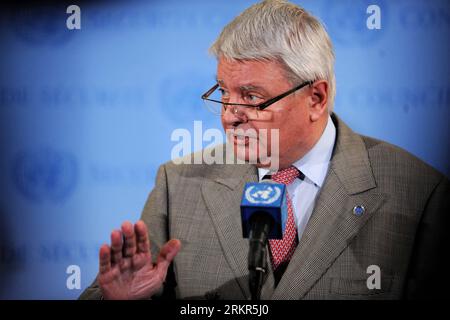 Bildnummer: 58122819  Datum: 19.06.2012  Copyright: imago/Xinhua (120620) -- NEW YORK, June 20, 2012(Xinhua) -- Herve Ladsous, the UN under-secretary-general for peacekeeping operations, speaks during a press conference after the UN Security Council consultations on the UN Supervision Mission in Syria at the UN headquarters in New York, the United States, June 19, 2012.(Xinhua/Shen Hong)(ctt) U.S.-NEW YORK-UN-SYRIA PUBLICATIONxNOTxINxCHN People Politik Porträt premiumd xbs x0x 2012 quer      58122819 Date 19 06 2012 Copyright Imago XINHUA  New York June 20 2012 XINHUA Herve Ladsous The UN Unde Foto Stock