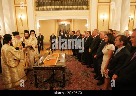 Bildnummer: 58133976  Datum: 21.06.2012  Copyright: imago/Xinhua (120621) -- ATHENS, Jun. 21, 2012 (Xinhua)- Ministers of Greece s new coalition government wait before their swearing in ceremony at the Presidential Palace in Athens on June 21, 2012. Greece named a new cabinet to end two months of political deadlock Thursday. (Xinhua/Marios Lolos) GREECE-ATHENS-POLITICS-ELECTION-PM PUBLICATIONxNOTxINxCHN People Politik Amtseinführung Vereidigung xjh x0x premiumd Highlight 2012 quer      58133976 Date 21 06 2012 Copyright Imago XINHUA  Athens jun 21 2012 XINHUA Minister of Greece S New Coalition Stock Photo