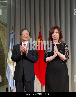 (120625) -- BUENOS AIRES, June 25, 2012 (Xinhua) -- Chinese Premier Wen Jiabao (L) and Argentine President Cristina Fernandez de Kirchner jointly attend an event celebrating the 40th anniversary of the establishment of the diplomatic ties between China and Argentina, in Buenos Aires, capital of Argentina, June 24, 2012. (Xinhua/Li Xueren) (llp) ARGENTINA-CHINA-WEN JIABAO-Cristina Fernandez de Kirchner-CELEBRATION (CN) PUBLICATIONxNOTxINxCHN   Buenos Aires June 25 2012 XINHUA Chinese Premier Wen Jiabao l and Argentine President Cristina Fernandez de Kirchner  attend to Event Celebrating The 40t Stock Photo