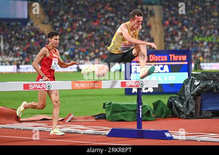 Niklas Buchholz (Germania), Victor Ruiz (Spagna). 3000 m. SteepleChase finale. Campionati europei di Monaco 2022 Foto Stock