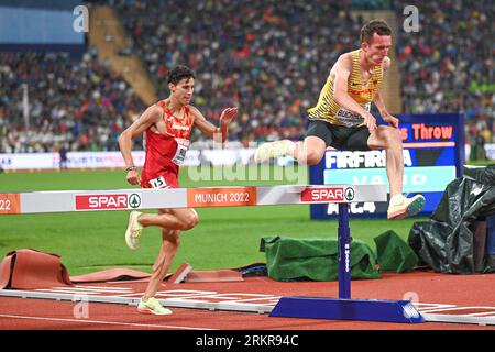 Niklas Buchholz (Germania), Victor Ruiz (Spagna). 3000 m. SteepleChase finale. Campionati europei di Monaco 2022 Foto Stock