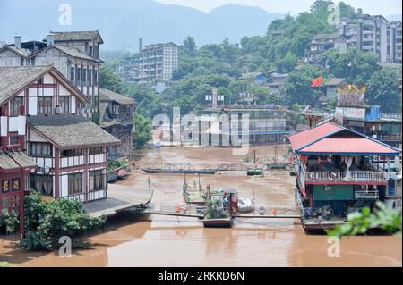 Bildnummer: 58201623  Datum: 06.07.2012  Copyright: imago/Xinhua (120706) -- CHONGQING, July 6, 2012 (Xinhua) -- Photo taken on July 6, 2012 shows the flooded Ciqikou Ancient Town of Chongqing, southwest China. The flood peak of Jiangling River, highest of this year, passed the city zone of Chongqing on Friday and converged into the Yangtze River, temporarily flooding the Ciqikou Ancient Town. The water level of Jiangling River will quickly descend 12.58 meters in two days, according to the local hydrologic monitoring station. (Xinhua/Liu Chan) (zgp) CHINA-CHONGQING-JIALING RIVER-FLOOD PEAK (C Stock Photo