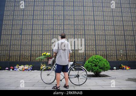 Bildnummer: 58283624  Datum: 27.07.2012  Copyright: imago/Xinhua (120727) -- TANGSHAN, July 27, 2012 (Xinhua) -- An elderly man looks at the name of his relative in front of the memorial wall bearing names of victims of the 1976 earthquake in Tangshan, north China s Hebei Province, July 27, 2012, ahead of the 36th anniversary of the earthquake. Tangshan lost 240,000 lives to a devastating 7.8-magnitude earthquake on July 28, 1976, which was believed to be one of the deadliest natural disasters of the 20th century. (Xinhua/Gao Wei) (ry) CHINA-TANGSHAN-EARTHQUAKE-COMMEMORATION (CN) PUBLICATIONxN Stock Photo