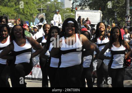 Bildnummer: 58338121 Datum: 11.08.2012 Copyright: imago/Xinhua (120811) -- CHICAGO, 11 agosto 2012 (Xinhua) -- Prendi parte all'annuale Bud Billiken Parade and picnic l'11 agosto, a Chicago, Illinois, che è la più antica e grande parata afroamericana degli Stati Uniti. (Xinhua/Jiang Xintong) US-CHICAGO-AFRICAN-AMERICAN-PARADE PUBLICATIONxNOTxINxCHN Gesellschaft Fest Straßenfest x0x xst 2012 quer 58338121 Data 11 08 2012 Copyright Imago XINHUA Chicago Aug 11 2012 XINHUA partecipa all'annuale Bud Parade and picnic DELL'11 agosto a Chicago Illinois, che È la più antica e grande AF Foto Stock