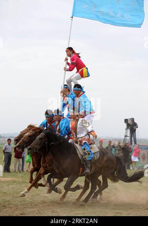 Bildnummer: 58355156  Datum: 16.08.2012  Copyright: imago/Xinhua (120816) -- BAILINGMIAO, Aug. 16, 2012 (Xinhua) -- Riders of Mongolia ethnic group perform equestrian skill during the opening ceremony of the 23rd Nadam Fair in Bailingmiao Township of Baotou City, north China s Inner Mongolia Autonomous Region, Aug 16, 2012. Nadam, which means entertainment and games in Mongolian language, has a tradition of more than 700 years. During the five-day event, local residents will participate in activities like horse racing and Mongolian wrestling. (Xinhua/Zhang Ling) (hy) (lfj) CHINA-INNER MONGOLIA Stock Photo