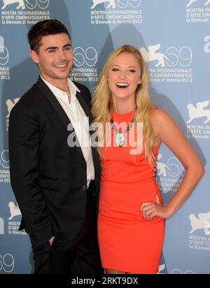 Bildnummer: 58411768  Datum: 31.08.2012  Copyright: imago/Xinhua (120831) -- VENICE, Aug. 31, 2012 (Xinhua) -- Actor Zac Efron (L) and actress Maika Monroe pose for photos at the photocall of the film At Any Price at the 69th Venice International Film Festival in Venice, Italy, Aug. 31, 2012. (Xinhua/Wang Qingqin) (dtf) ITALY-VENICE-FILM FESTIVAL- AT ANY PRICE PUBLICATIONxNOTxINxCHN Kultur Entertainment people Film 69. Internationale Filmfestspiele Venedig x0x xtc 2012 hoch      58411768 Date 31 08 2012 Copyright Imago XINHUA  Venice Aug 31 2012 XINHUA Actor Zac Efron l and actress Maika Monro Stock Photo