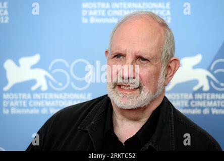 Bildnummer: 58443326 Datum: 07.09.2012 Copyright: imago/Xinhua (120907) -- VENEZIA, 7 settembre 2012 (Xinhua) -- il regista statunitense Brian De Palma posa al photocall per il film passione al 69° Festival Internazionale del Cinema di Venezia, Italia, 7 settembre 2012. (Xinhua/Wang Qingqin) (msq) ITALY-VENICE-FILM FESTIVAL- PASSION PUBLICATIONxNOTxINxCHN Kultur Entertainment People Film 69. Internationale Filmfestspiele Venedig Photocall Porträt x0x xmb 2012 quer premiumd 58443326 Data 07 09 2012 Copyright Imago XINHUA Venezia 7 settembre 2012 XINHUA U S Direttore Brian de Palma posa ALLA foto CA Foto Stock