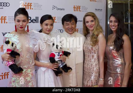 Bildnummer: 58452167  Datum: 09.09.2012  Copyright: imago/Xinhua (120910) -- TORONTO, Sept. 10, 2012 (Xinhua) -- (From L to R) Actors Zhang Lanxin, Yao Xingtong, Jackie Chan, Laura Weissbecker and Caitlin Dechelle pose for photos at the activity of In Conversation With Jackie Chan during the 37th Toronto International Film Festival in Toronto, Canada, Sept. 9, 2012. (Xinhua/Zou Zheng) (cl) CANADA-TORONTO-37TH INTERNATIONAL FILM FESTIVAL-JACKIE CHAN PUBLICATIONxNOTxINxCHN People Entertainment Film xmb x0x 2012 quer      58452167 Date 09 09 2012 Copyright Imago XINHUA  Toronto Sept 10 2012 XINHU Stock Photo