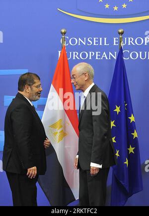 Bildnummer: 58466891  Datum: 13.09.2012  Copyright: imago/Xinhua (120913) -- BRUSSELS, Sept. 13, 2012 (Xinhua) -- European Council President Herman Van Rompuy (R) meets with visiting Egyptian President Mohamed Morsi at EU headquarters in Brussels, capital of Belgium, Sept. 13, 2012. (Xinhua/Ye Pingfan) BELGIUM-EU-EYGPT-PRESIDENT-VISIT PUBLICATIONxNOTxINxCHN Politik people premiumd x0x xac 2012 hoch      58466891 Date 13 09 2012 Copyright Imago XINHUA  Brussels Sept 13 2012 XINHUA European Council President Herman van Rompuy r Meets With Visiting Egyptian President Mohamed Morsi AT EU Headquart Stock Photo