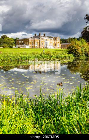 Esterno della residenza georgiana del XVIII secolo Waverley Abbey House vicino a Farnham, Surrey, Inghilterra Foto Stock