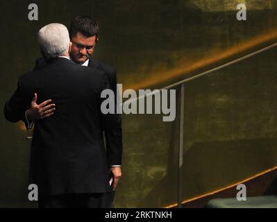 Bildnummer: 58522462  Datum: 27.09.2012  Copyright: imago/Xinhua (120927) -- NEW YORK, Sept. 27, 2012 (Xinhua) -- Palestinian President Mahmoud Abbas (front) hugs with Vuk Jeremic, president of the current UN General Assembly, after addressing the General Debate of the 67th session of the UN General Assembly at the UN headquarters in New York, the United States, Sept. 27, 2012, as the week-long event entered into its third day here on Thursday. Abbas told the UN General Assembly on Thursday that Palestine will continue to obtain full membership at the UN and that it has already begun intensive Stock Photo