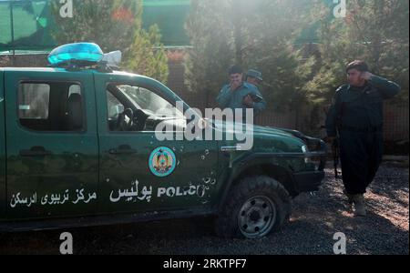 Bildnummer: 58532794  Datum: 29.09.2012  Copyright: imago/Xinhua (120929) -- HERAT, Sept. 29, 2012 (Xinhua) -- Afghan police check a damaged police vehicle after a blast in Herat province, Afghanistan, on Sept. 29, 2012. A roadside bomb blast which targeted police van in the western Herat Province killed two and injured two others on Saturday, according to a local police official. (Xinhua/Sardar) (jl) AFGHANISTAN-HERAT-BLAST PUBLICATIONxNOTxINxCHN Gesellschaft Polizei Terror Anschlag Bombenanschlag Polizeiauto Wrack x0x xst premiumd 2012 quer      58532794 Date 29 09 2012 Copyright Imago XINHU Stock Photo