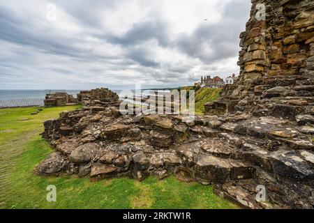 Rovine del castello di Saint Andrews situate sul mare sulla costa orientale della Scozia. Foto Stock