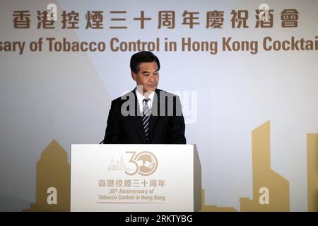 Bildnummer: 58569438 Datum: 09.10.2012 Copyright: imago/Xinhua (121009) - HONG KONG, 9 ottobre 2012 (Xinhua) -- Chief Executive of Hong Kong Special Administrative Region (HKSAR) Leung Chun-Ying si rivolge a un ricevimento per celebrare il 30° anniversario del controllo del tabacco a Hong Kong, Cina meridionale, 9 ottobre 2012. (Xinhua/lui Siu Wai) (mcg) CINA-HONG KONG-TABACCO CONTROL-30TH ANNIVERSARY-RECEPTION (CN) PUBLICATIONxNOTxINxCHN Politik People xas x0x 2012 quer 58569438 Data 09 10 2012 Copyright Imago XINHUA Hong Kong OCT 9 2012 XINHUA Amministratore delegato della regione amministrativa speciale di Hong Kong HKSAR Foto Stock