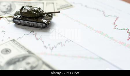 Soldi dei carri armati e russi, crisi e guerra Foto Stock