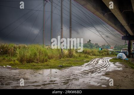 Foto esclusiva del Rainy Day, cielo nuvoloso, questa immagine è stata scattata il 14 settembre 2022, da Ruhitpur, Bangladesh Foto Stock