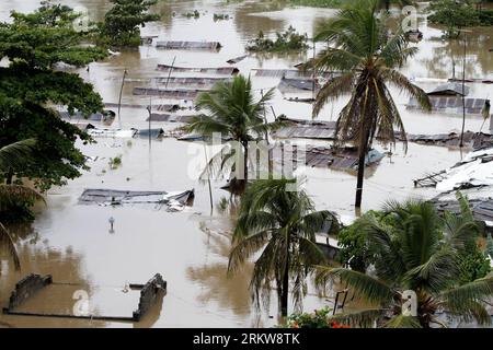 Bildnummer: 58639674  Datum: 26.10.2012  Copyright: imago/Xinhua (121027) -- SANTO DOMINGO, Oct. 27, 2012 (Xinhua) -- Houses are submerged at the neighborhood La Javilla in Santo Domingo, capital of Dominica, Oct. 26, 2012. According to U.S. National Hurricane Center, 38 died when the powerful Hurricane Sandy crossed the Caribbean Sea. (Xinhua/Roberto Guzman) DOMINICA-HURRICANE SANDY-AFTERMATH PUBLICATIONxNOTxINxCHN Katastrophe Sturm Wirbelsturm Hurrikan Wetter Unwetter Naturkatastrophe Unwetter Karibik Hurrikan x0x xst 2012 quer Highlight premiumd o0 Katastrophe Sturm Wirbelsturm Hurrikan Wet Stock Photo