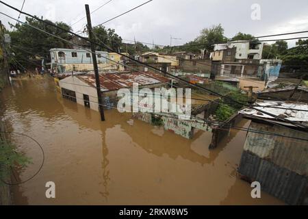 Bildnummer: 58639675 Datum: 26.10.2012 Copyright: imago/Xinhua (121027) - SANTO DOMINGO, 27 ottobre 2012 (Xinhua) -- le case sono sommerse nel quartiere la Javilla a Santo Domingo, capitale di Dominica, 26 ottobre 2012. Secondo lo U.S. National Hurricane Center, 38 è morto quando il potente uragano Sandy ha attraversato il Mar dei Caraibi. (Xinhua/Roberto Guzman) DOMINICA-HURRICANE SANDY-AFTERMATH PUBLICATIONxNOTxINxCHN Gesellschaft Sturm Unwetter Karibik Hurrikan x0x xst 2012 quer highlight premiumd o0 Katastrophe Sturm Wirbelsturm Hurrikan Wetter Unwetter Naturkatastrophe 58639675 Data 26 10 Foto Stock