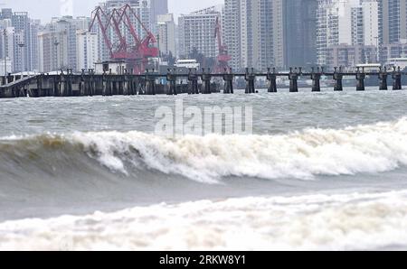 Bildnummer: 58639678  Datum: 27.10.2012  Copyright: imago/Xinhua (121027) -- HAIKOU, Oct. 27, 2012 (Xinhua) -- Huge waves lap against the seashore near Xiuying Port in Haikou, capital of south China s island province of Hainan, Oct. 27, 2012. Son-Tinh, the 23rd tropical storm this year, strengthened to typhoon early Saturday morning and is expected to bring rainstorms and gales to China s southern coastal areas, the country s meteorological authority said Saturday. (Xinhua/Zhao Yingquan) (ry) CHINA-HAINAN-TYPHOON (CN) PUBLICATIONxNOTxINxCHN Gesellschaft Sturm Unwetter Welle x0x xst 2012 quer Stock Photo