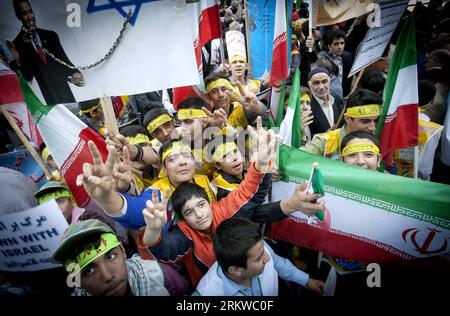 Bildnummer: 58661197  Datum: 02.11.2012  Copyright: imago/Xinhua (121102) -- TEHRAN, Nov. 2, 2012 (Xinhua) -- Iranian students take part in a rally marking the 33rd anniversary of the seizure of the U.S. Embassy outside the former U.S. embassy in downtown Tehran, capital of Iran, Nov. 2, 2012. Thousands of Iranians on Friday held rallies nationwide to mark the anniversary of the seizure of the U.S. embassy in Tehran by Iranian students 33 years ago. (Xinhua/Ahmad Halabisaz) (cl) IRAN-TEHRAN-U.S.-EMBASSY SEIZURE-ANNIVERSARY PUBLICATIONxNOTxINxCHN Gesellschaft Politik Jahrestag Andenken Jubiläum Stock Photo