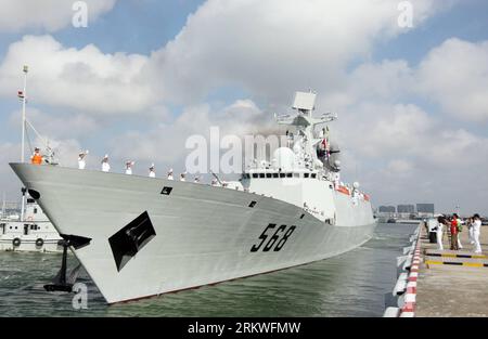 Bildnummer: 58683768  Datum: 09.11.2012  Copyright: imago/Xinhua (121109) -- ZHANJIANG, Nov. 9, 2012 (Xinhua) -- Chinese Navy frigate Hengyang sets sail for convoy mission in the Gulf of Aden and Somali waters from Zhanjiang, south China s Guangdong Province, Nov. 9, 2012. The 13th convoy fleet sent by the People s Liberation Army Navy to the Gulf of Aden and Somali waters departed from a port in Zhanjiang on Friday. Within the fleet are the frigates Huangshan and Hengyang, the supply ship Qinghaihu, two helicopters and an 800-member troop. (Xinhua/Li Zhong) (lmm) CHINA-GUANGDONG-CONVOY MISSIO Stock Photo