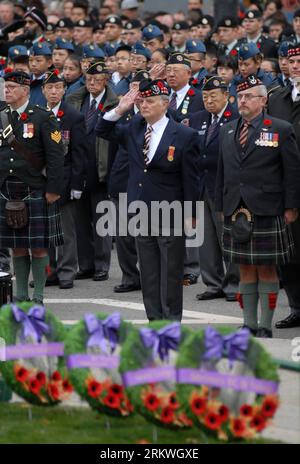 Bildnummer: 58689894  Datum: 11.11.2012  Copyright: imago/Xinhua VANCOUVER, Nov. 11, 2012 - Canadian veterans and military personnel take part in Remembrance Day ceremony and parade at the Victory Square in Vancouver, Canada, November 11, 2012. Remembrance Day is a memorial day observed in Commonwealth countries to remember the sacrifices of the armed forces and civilians in times of war, specifically since the First World War. (Xinhua/Sergei Bachlakov) (zyw) CANADA-VANCOUVER-REMEMBRANCE DAY PUBLICATIONxNOTxINxCHN Gesellschaft Militär Gedenktag Gedenken Veteranen Kanada x0x xds 2012 hoch     5 Stock Photo