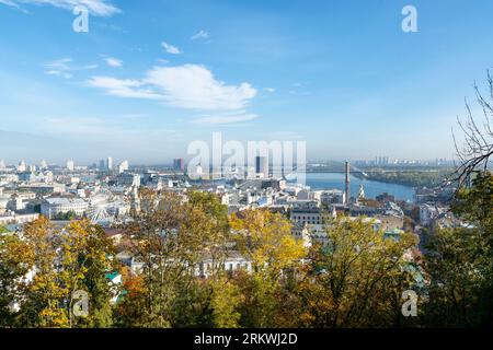 Vista panoramica sul fiume Dnipro e Podil a Kiev Foto Stock