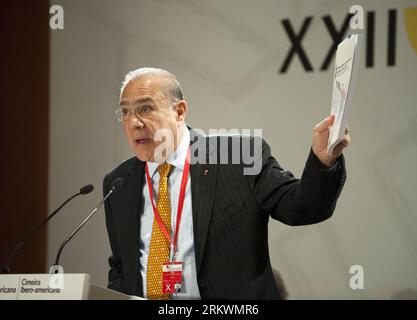 Bildnummer: 58710654 Datum: 16.11.2012 Copyright: imago/Xinhua (121116) - MADRID, 16 novembre 2012 (Xinhua) - Jose Angel Gurria, Segretario generale dell'Organizzazione per la cooperazione e lo sviluppo economico (OCSE), affronta il Summit iberoamericano del 2012 a Cadice, Spagna, il 16 novembre 2012. Venerdì, nella città spagnola di Cadice, è iniziato il Vertice iberoamericano del 2012 per concentrarsi sulla crisi economica in corso e sulla necessità che Spagna e Portogallo incrementino i loro investimenti in America Latina. (Xinhua/Xie Haining) (lr) SPAGNA-CADICE-IL VERTICE IBERO-AMERICANO del 2012 PUBLICATIONxNOTxINxCHN Politik pe Foto Stock