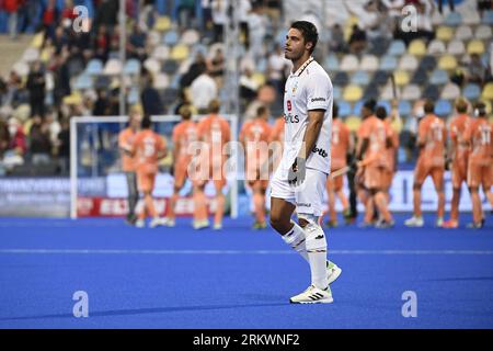 Monchengladbach, Germania. 25 agosto 2023. Il belga Alexander Hendrickx reagisce dopo una partita di hockey tra la nazionale belga dei Red Lions e i Paesi Bassi, giovedì 24 agosto 2023 a Monchengladbach, in Germania, la prima semifinale dei campionati europei di hockey maschile. I campionati EuroHockey 2023 si svolgono dal 18 al 27 agosto 2023. BELGA PHOTO DIRK WAEM Credit: Belga News Agency/Alamy Live News Foto Stock