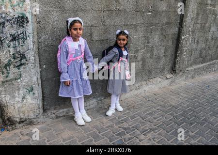 Ragazze Palestinesi Il Primo Giorno Di Lezioni Di Persona In Una Scuola ...