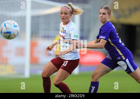 Isabelle Meyer (10 SKN St Polten) e Anna Schorn (26 Austria Wien) in azione durante la partita Admiral Frauen Bundesliga Austria Wien vs St Polten al Viola Park (Tom Seiss/ SPP) credito: SPP Sport Press Photo. /Alamy Live News Foto Stock